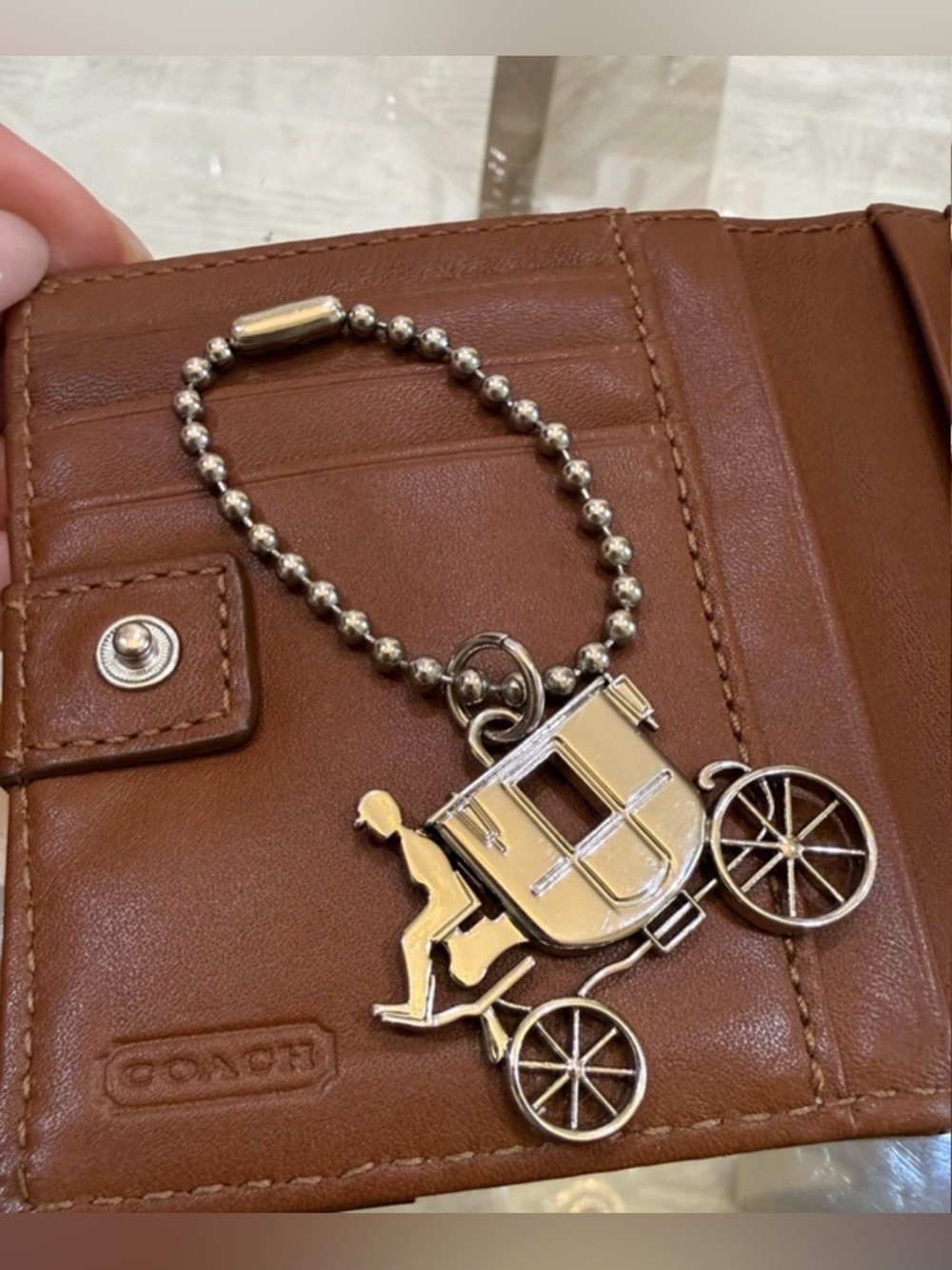 Coach Gold Carriage Charm can’t be used as a Necklace purse, charm - Picture 6 of 8